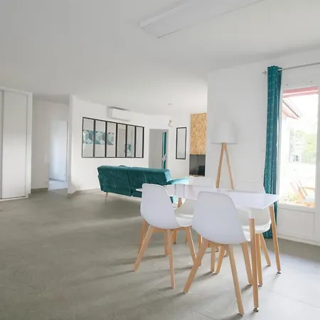 Apartment Le Carrelet De L'estuaire , Jolie Maison Entiere A 9 Min De La Citadelle Saint-Seurin-de-Cursac